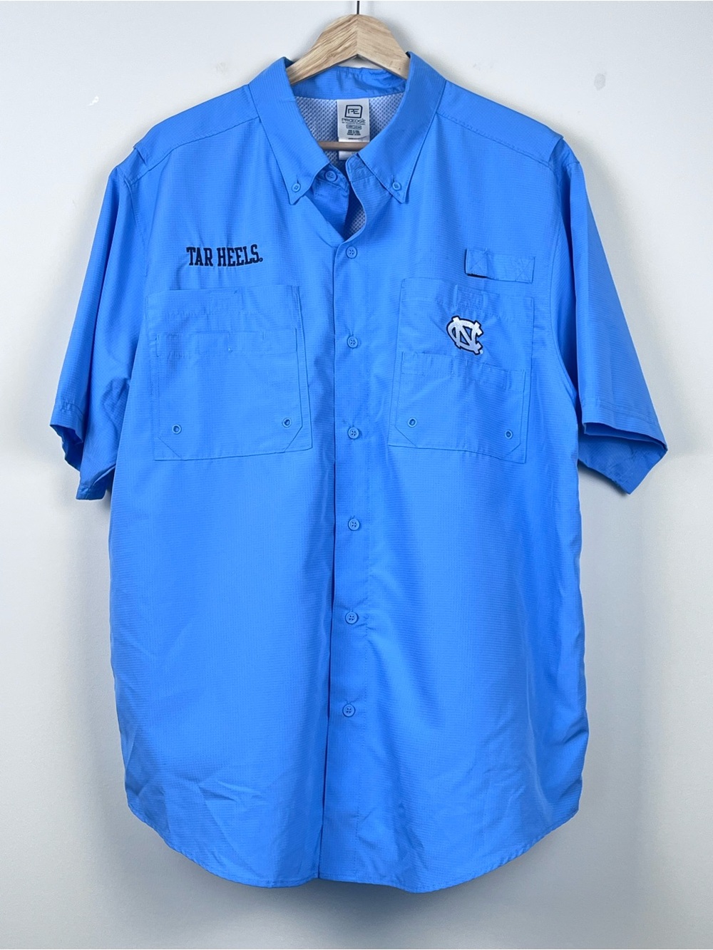Pro Edge Men's Vented Fishing Shirt with North Carolina Tarheels Logo Size L
